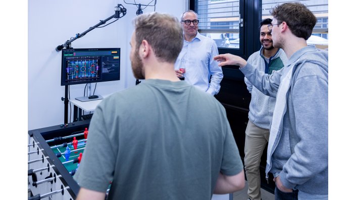 Projektpräsentation während der Postersession 2025