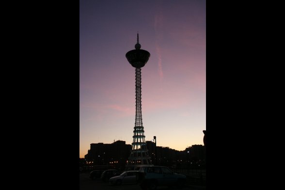 Das Wahrzeichen der Universität: ein Turm