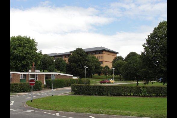 Blick auf die Zufahrt zum Campusgelände