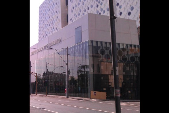 Glasfassade der Swinburne Universität