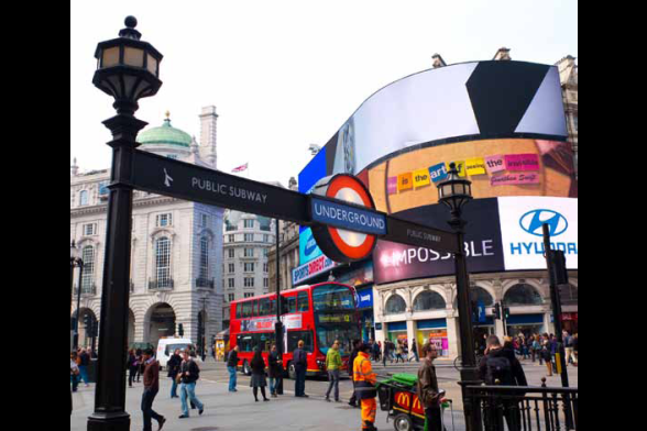 Blick auf den Londoner Picadilly Circus