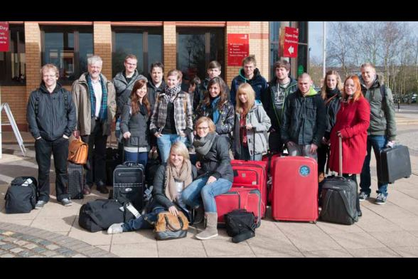 Gruppenbild mit Koffern