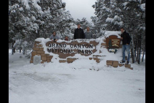 Beschriftete Mauer zum Grand Canon im Schnee