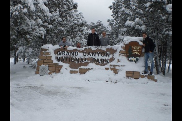 Beschriftete Mauer zum Grand Canon im Schnee