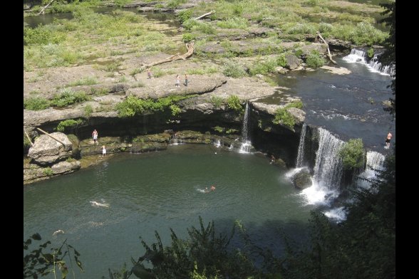 Blick auf einen Wasserfall