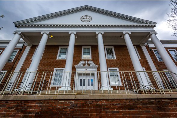 Blick auf das Hauptgebäude der Tennessee Tech University