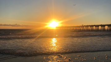 Beach with Pier (Bild: Jakob Zimmermann)