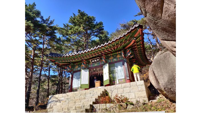 Tempel auf dem Weg im Seoraksan National Park