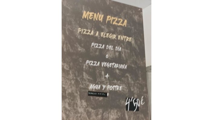 Pizza and pasta menus at the campus — 4.50 € including water and dessert