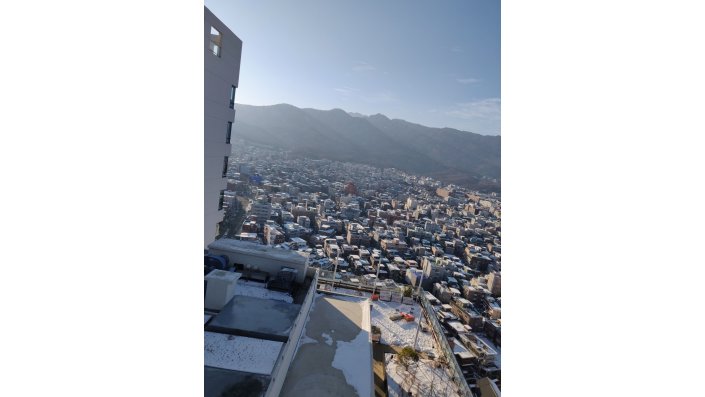 Blick auf unsere gemeinschaftliche Dachterrasse im winterlichen Seoul