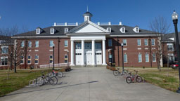 Blick auf das Bibliotheksgebäude der Tennessee Tech (Bild: Leif Fischer)