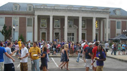 Studierende vor der Tennesse Tech University (Bild: Jens Holzapfel)