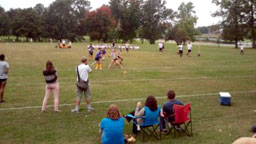 Blick vom Rand auf ein Footballfeld in Tenessee (Bild: Jans Tragelehn)