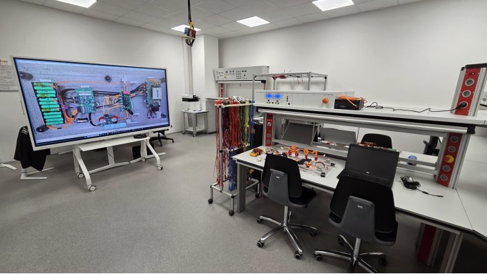 Praktikum ESCL Arbeitsplätze und Monitor