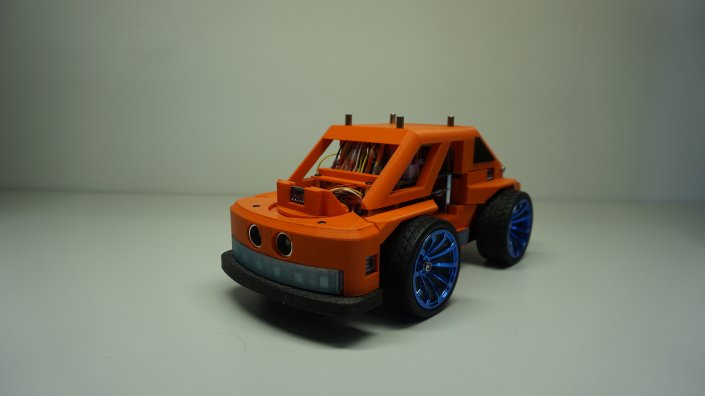 Ein kleines rotes Auto mit Sensoren