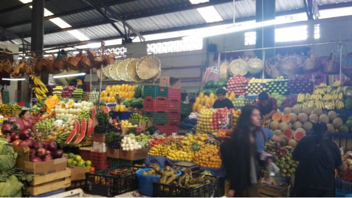 Markt mit Obststand