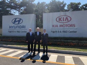 Herr Michael Böhmer, Herr Albert Biermann, Herr Chong Dae Kim bei der Hyundai Motor Gruppe in Süd-Korea