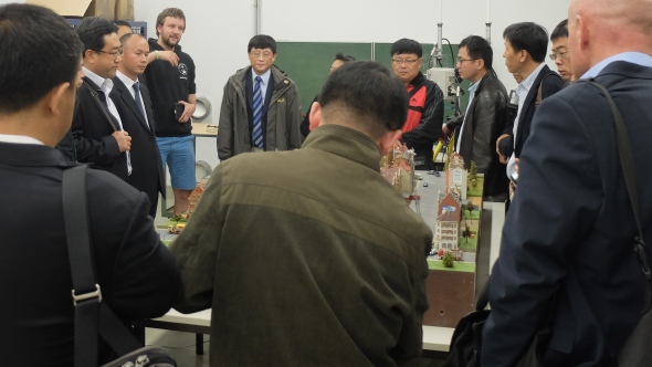 Delegation des Nationalen Amts für Arbeitssicherheit Chinas im Labor für Großschadensereignisse Delegation des Nationalen Amts für Arbeitssicherheit Chinas im Labor für Großschadensereignisse
