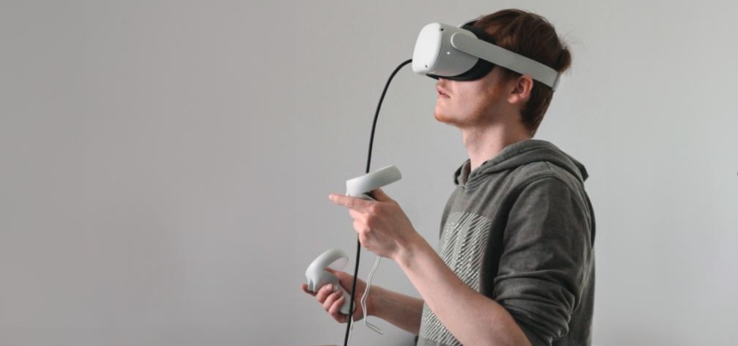 Mann mit AR-VR-Brille (Bild: MDZR/TH Köln)