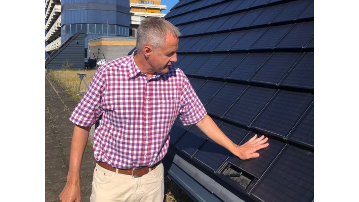 A man demonstratting small solar pannels.