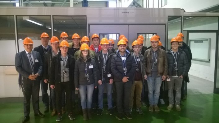 Studierende der Energie- und Gebäudetechnik haben bei der Siemens AG eine Werksführung mitgemacht