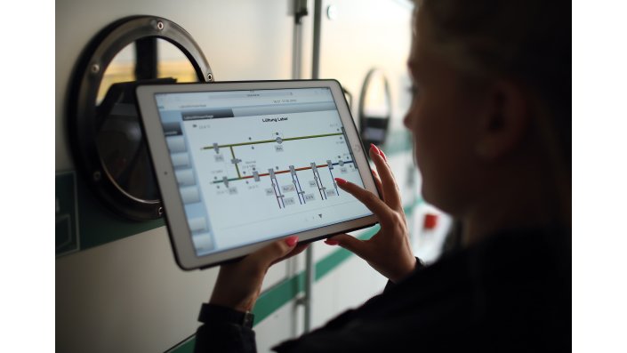 Laborarbeit Gebäudeautomation Tablet