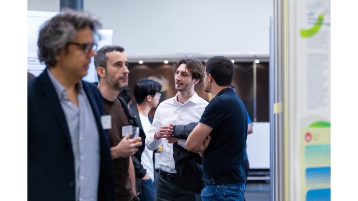 Foto Cisbat 2025, Konferenzteilnehmer im Gespräch