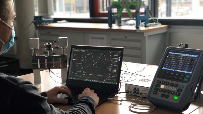 Labor für Schwingungstechnik und Leichtbau