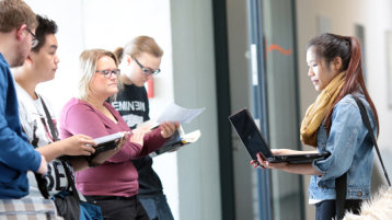 Studierende in Gummersbach (Bild: Thilo Schmülgen/FH Köln)