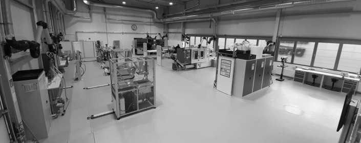 Einblick ins Technikum des Polymer-Labors Einblick ins Technikum des Polymer-Labors