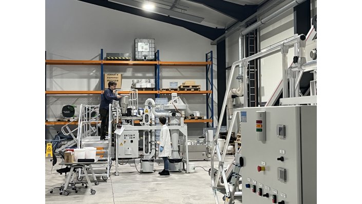 Arbeit am Zick-Zack-Sichter