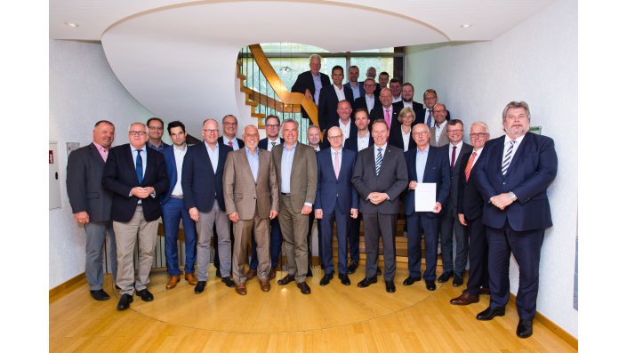 Der geplante „Innovation Hub Bergisches RheinLand“ hat einen Trägerverein - Die Gründungsversammlung mit den Vorstandsmitgliedern 