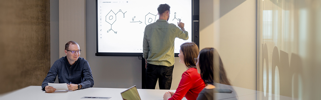 Projektbesprechung mit Studierenden. (Bild: Hanna Witte / TH Köln)