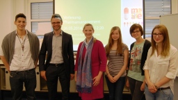 Einige Vorlesungsteilnehmer, Referent Michael Meinhardt und Prof. Dr. Yvonne-Beatrice Böhler