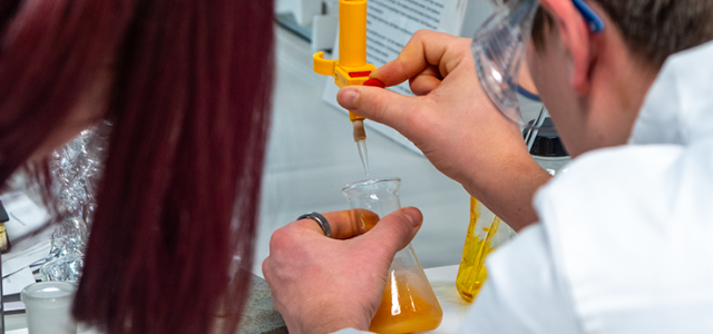 Titration einer chloridhaltigen Lösung (Bild:TH Köln - Media Lab)