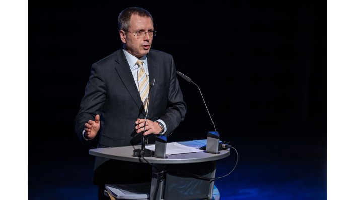 Prof. Dr. Christian von Coelln, kommissarischer Prorektor für Lehre und Studium der Universität zu Köln sprach ein Grußwort.