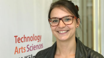Victoria Gryschock studiert Technische Chemie an der Fakultät für Angewandte Naturwissenschaften (Bild: Viola Gräfenstein/TH Köln)