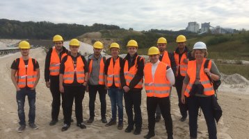 Studierende des Studiengangs Technische Chemie zu Besuch bei den Quarzwerken in Frechen (Bild: Dr. Peter Bell/TH Köln)