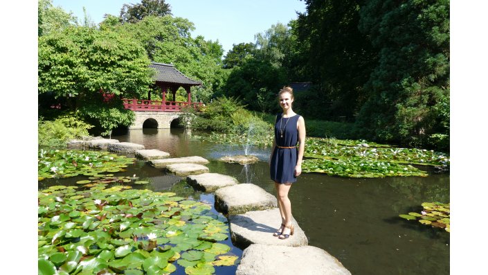 Jennifer Danz im Japanischen Garten in Leverkusen