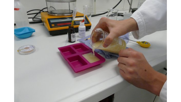 flüssige Seife im Labor hergestellt