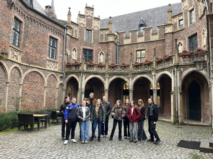 Studierende der Projektgruppen