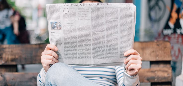 Mann, Zeitung, lesen (Image: Roman Kraft / Unsplash)