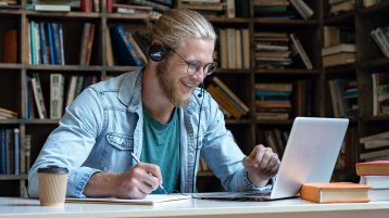 Digitale Angebote der Hochschulbibliothek (Image: insta_photos)