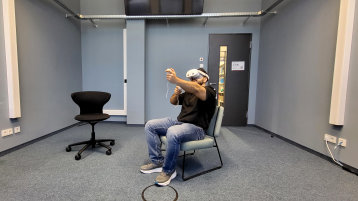 VR Brille im VR Raum  (Bild: TH Köln/ Jana Rettke)