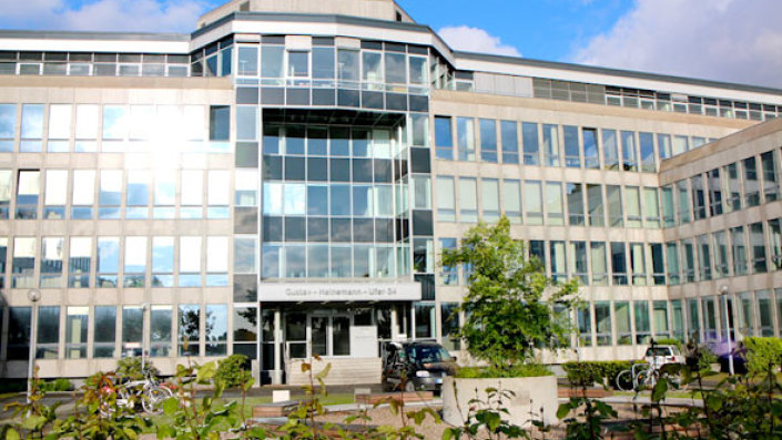Verwaltungsgebäude der Fachhochschule Köln von außen fotografiert Verwaltungsgebäude der Fachhochschule Köln von außen fotografiert