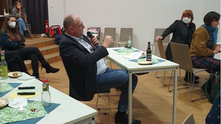 Prof. Dr. Stefan Herzig, Präsident der TH Köln, beteiligt sich an der Diskussion.