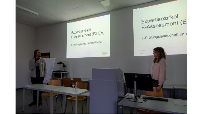 Dirk Heuvemann und Laura Stein berichten aus dem Expertisezirkel E-Assessment.
