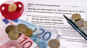 Elternzeit, Elterngeld (Bild: iStock / Ma-Ke)