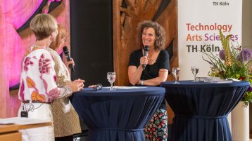 Prof. Dr. Sylvia Heuchemer, Dr. Birgit Szczyrba und Prof. Dr. Andrea Platte im Gespräch.