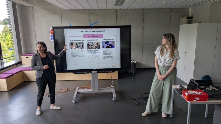 Jenny Pomino und Laura Stein geben einen Einblick in die Welt der Extended Reality.
